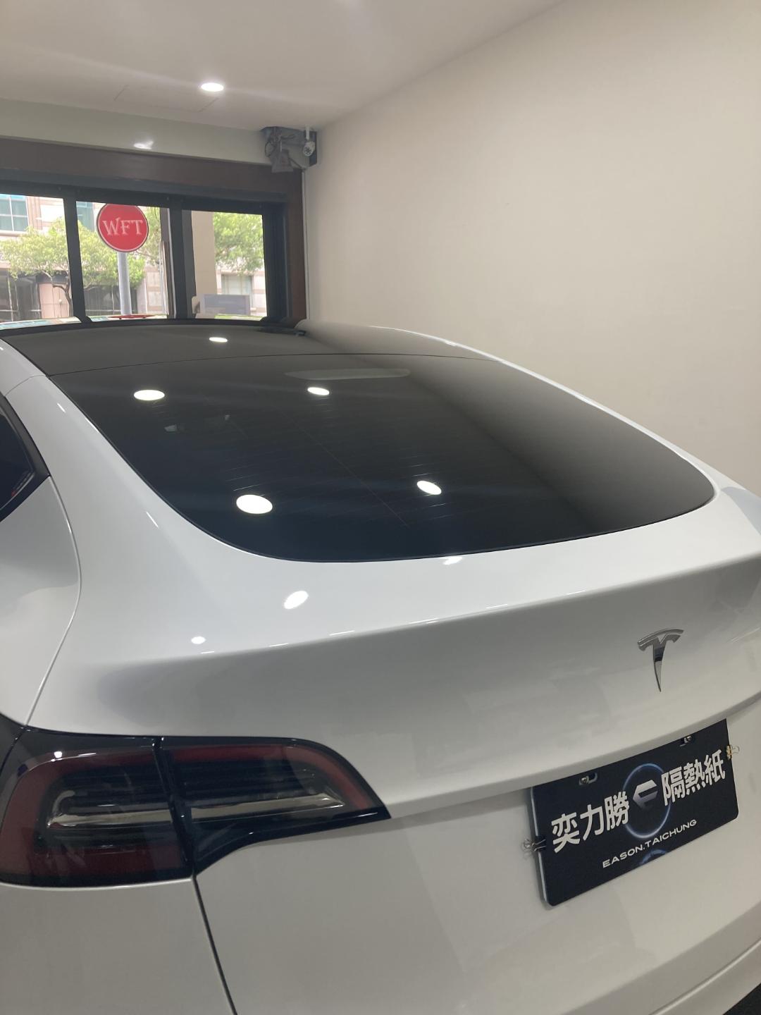 Tesla modely貼膜