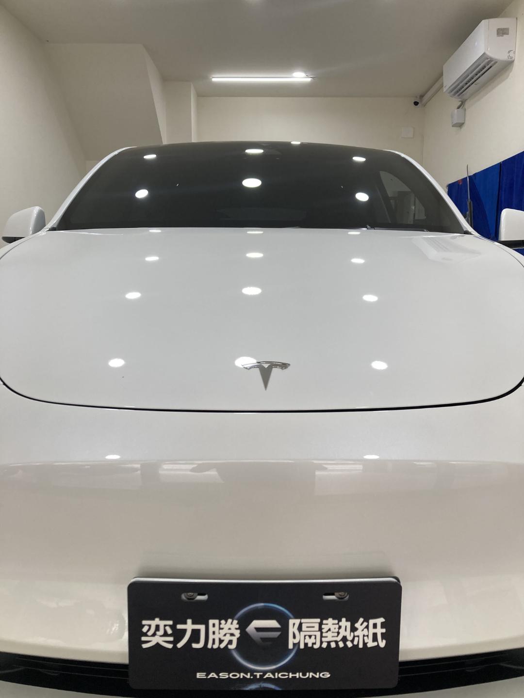 Tesla modely貼膜