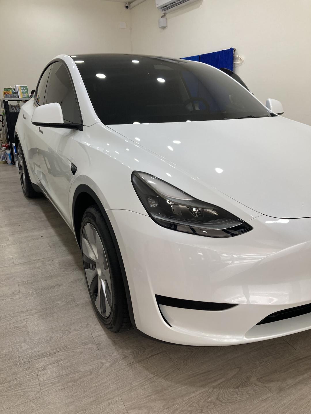 Tesla modely貼膜