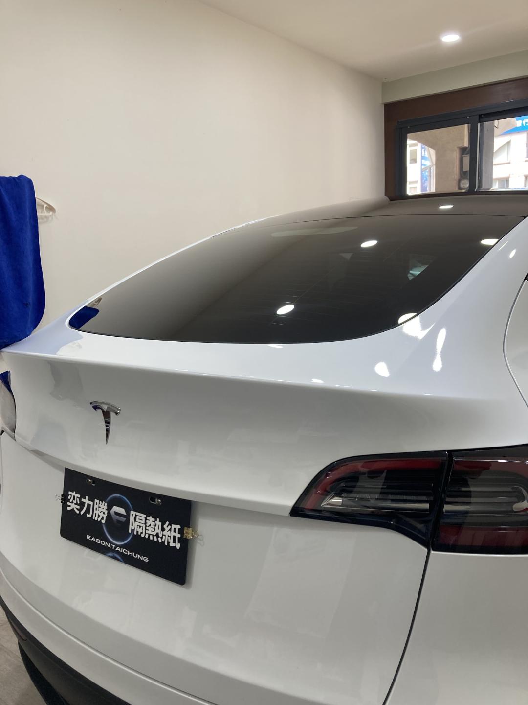 Tesla modely貼膜